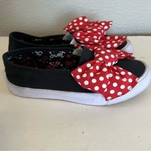 Disney Minnie Mouse Red & White Polka Dot Bow Black Slip On Shoes Big Girls Sz 5